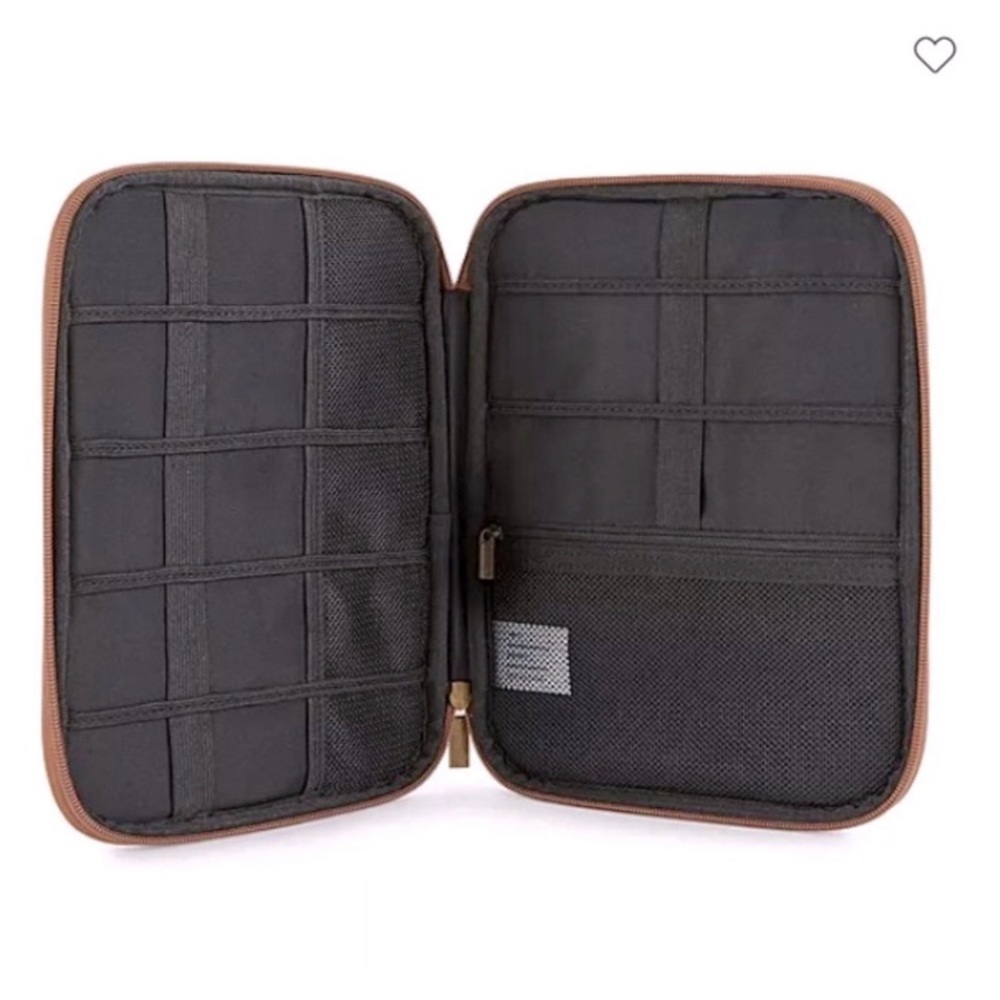 Frye and Co. Vegan Leather Tech Storage Color Cognac Brown Case NWT IN GIFT BOX! - Picture 3 of 7